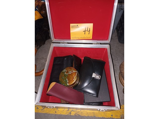 Lot 74 - doosjes en portemonnees. 10 stuks - afbeelding 1 van  4