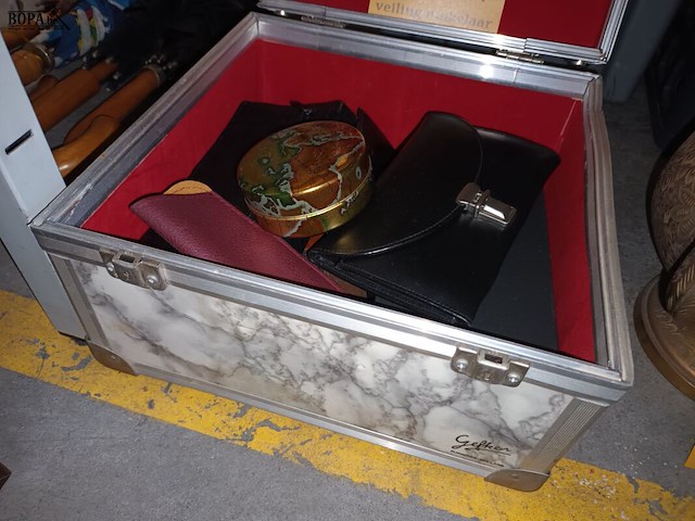 Lot 74 - doosjes en portemonnees. 10 stuks - afbeelding 2 van  4