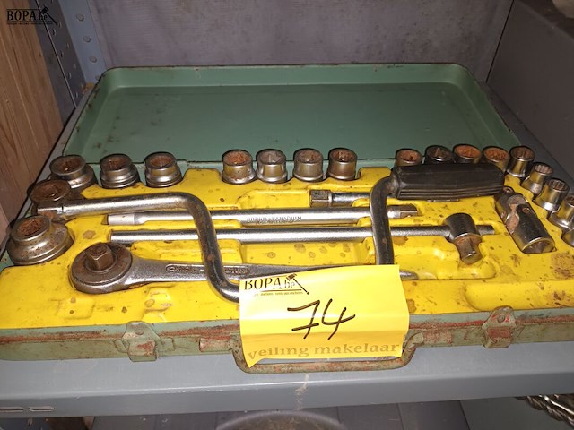 Lot 74 - doppenset in koffer - afbeelding 1 van  4