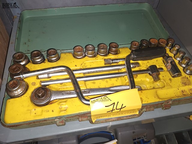 Lot 74 - doppenset in koffer - afbeelding 2 van  4