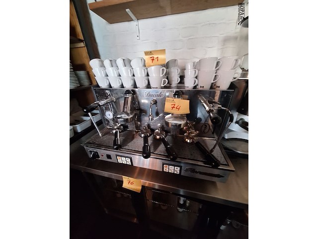 Lot 74 - espressomachine ducale - afbeelding 1 van  4