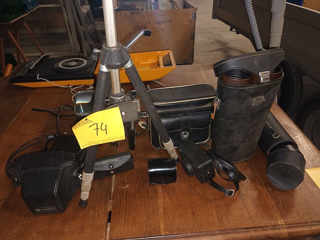Lot 74 - fotografie toestellen. 10 stuks - afbeelding 1 van  12
