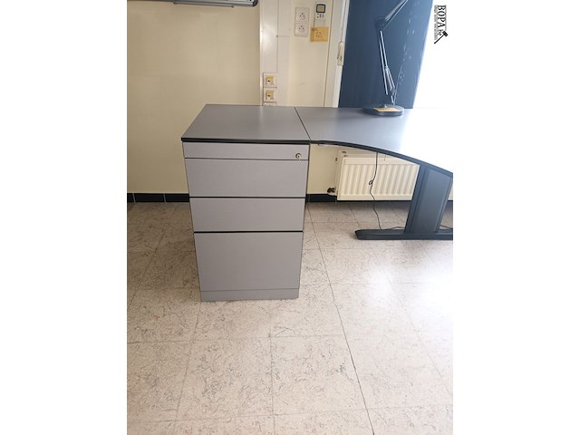 Lot 74 - hoekbureau met ladeblok - afbeelding 2 van  3