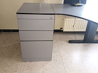 Lot 74 - hoekbureau met ladeblok - afbeelding 2 van  3