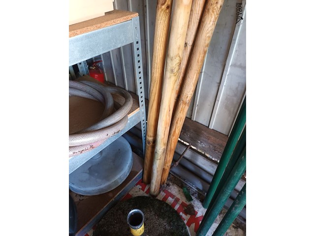 Lot 74 - houten ronde palen. 4 stuks - afbeelding 2 van  2