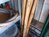 Lot 74 - houten ronde palen. 4 stuks - afbeelding 2 van  2