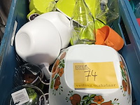 Lot 74 - huisraad. 1 bak - afbeelding 1 van  4