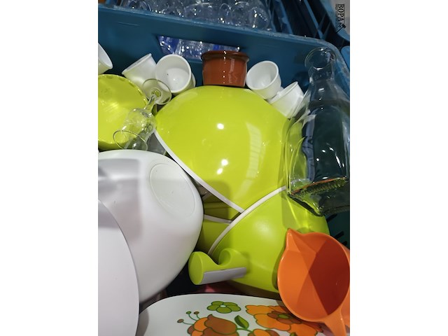 Lot 74 - huisraad. 1 bak - afbeelding 2 van  4