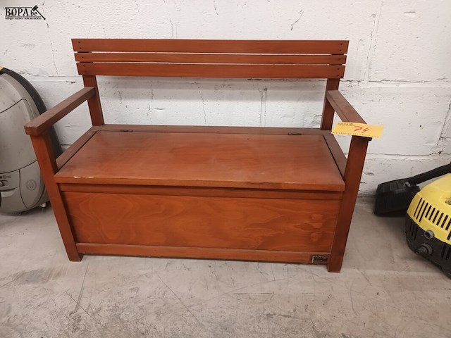 Lot 74 - kinderzitbankje met opberging - afbeelding 1 van  4