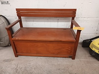 Lot 74 - kinderzitbankje met opberging - afbeelding 1 van  4