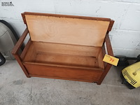 Lot 74 - kinderzitbankje met opberging - afbeelding 3 van  4