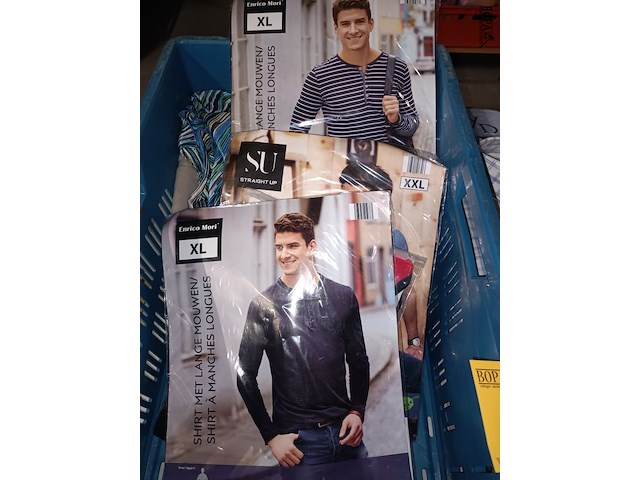 Lot 74 - kledij - afbeelding 2 van  5