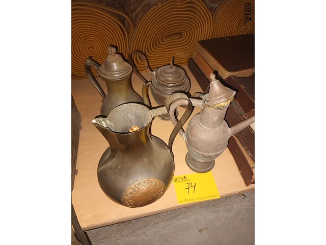 Lot 74 - koperen kannen. 4 stuks - afbeelding 1 van  4