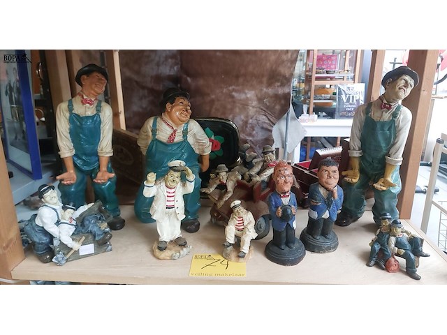 Lot 74 - laurel en hardy beeldjes, ong. 10 stuks - afbeelding 1 van  4