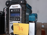 Lot 74 - looplamp en radio makita - afbeelding 1 van  5