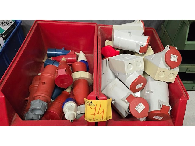Lot 74 - lot stekkers + stopcontacten 240/415 v - afbeelding 1 van  3