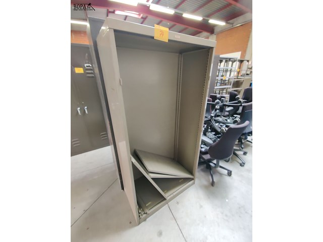 Lot 74 - mewaf open kast - afbeelding 1 van  3