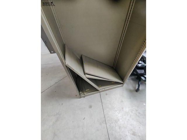 Lot 74 - mewaf open kast - afbeelding 2 van  3