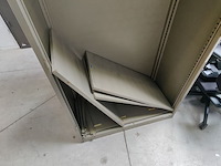 Lot 74 - mewaf open kast - afbeelding 2 van  3