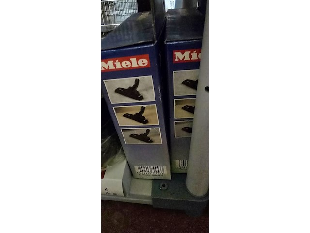 Lot 74 - miele stofzuiger accessoires nieuw ong 36 verp - afbeelding 2 van  9