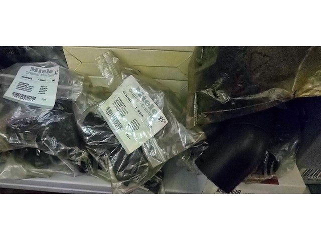 Lot 74 - miele stofzuiger accessoires nieuw ong 36 verp - afbeelding 3 van  9