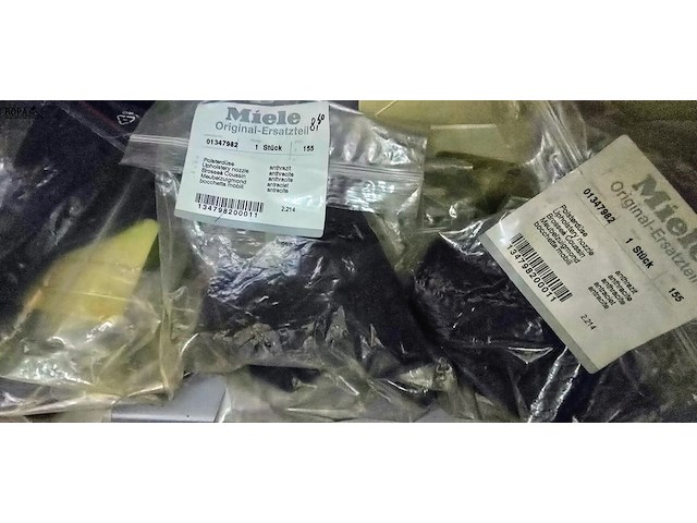 Lot 74 - miele stofzuiger accessoires nieuw ong 36 verp - afbeelding 4 van  9