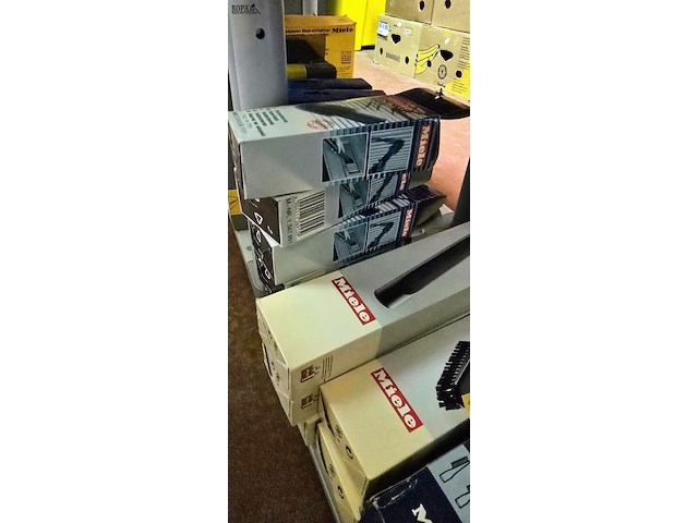 Lot 74 - miele stofzuiger accessoires nieuw ong 36 verp - afbeelding 6 van  9