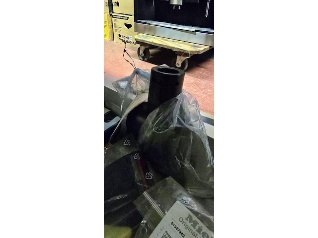 Lot 74 - miele stofzuiger accessoires nieuw ong 36 verp - afbeelding 7 van  9