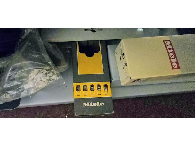 Lot 74 - miele stofzuiger accessoires nieuw ong 36 verp - afbeelding 9 van  9