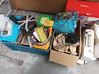 Lot 74 - naaimachine en naaigerei - afbeelding 1 van  7