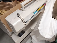 Lot 74 - naaimachine en naaigerei - afbeelding 2 van  7