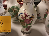 Lot 74 - oosterse vazen. 6 stuks - afbeelding 2 van  7