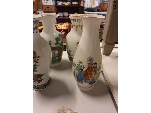 Lot 74 - oosterse vazen. 6 stuks - afbeelding 3 van  7
