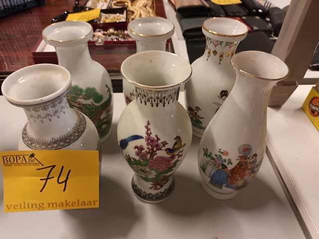 Lot 74 - oosterse vazen. 6 stuks - afbeelding 7 van  7
