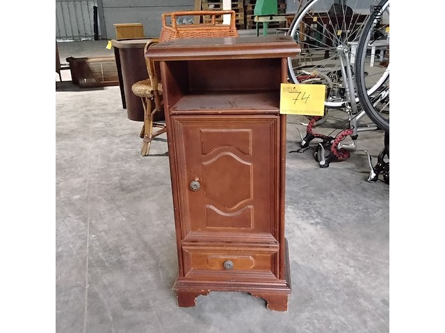 Lot 74 - oud halkastje - afbeelding 1 van  4