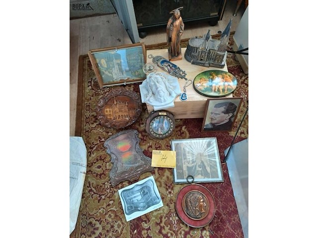 Lot 74 - religieuze curiosa - afbeelding 1 van  5