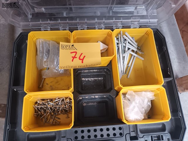 Lot 74 - sorteerkoffer stanley met inhoud - afbeelding 4 van  4