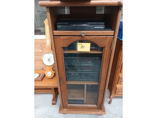 Lot 74 - stereokast met technics stereoketen - afbeelding 1 van  7