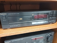 Lot 74 - stereokast met technics stereoketen - afbeelding 4 van  7