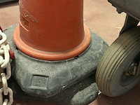 Lot 74 - veiligheidsmateriaal en - signalisatie: 2 kegels pvc verzwaa - afbeelding 3 van  3