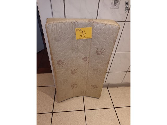 Lot 74 - ververs matras - afbeelding 1 van  3
