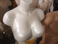 Lot 74 - witte torso vrouw - afbeelding 2 van  3