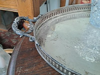 Lot 74 - zilveren dienblad met ijshouders, kristallen glaswerk en paa - afbeelding 2 van  4