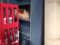 Lot 74 - zwarte roldeurkast - afbeelding 1 van  2