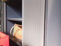 Lot 74 - zwarte roldeurkast - afbeelding 2 van  2