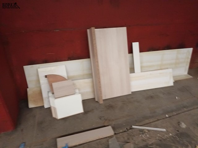 Lot 740 - resten hout en melamine panelen - afbeelding 3 van  3