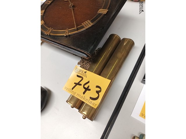 Lot 743 - muurklok met 2 gewichten - afbeelding 3 van  4