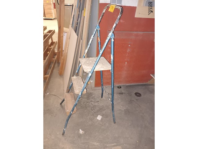 Lot 744 - metalen trapladder - afbeelding 3 van  3