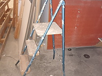 Lot 744 - metalen trapladder - afbeelding 3 van  3