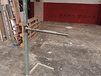 Lot 745 - standaard voor rollen - afbeelding 1 van  2